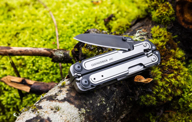 Ніж Leatherman на природі — огляд зручності використання