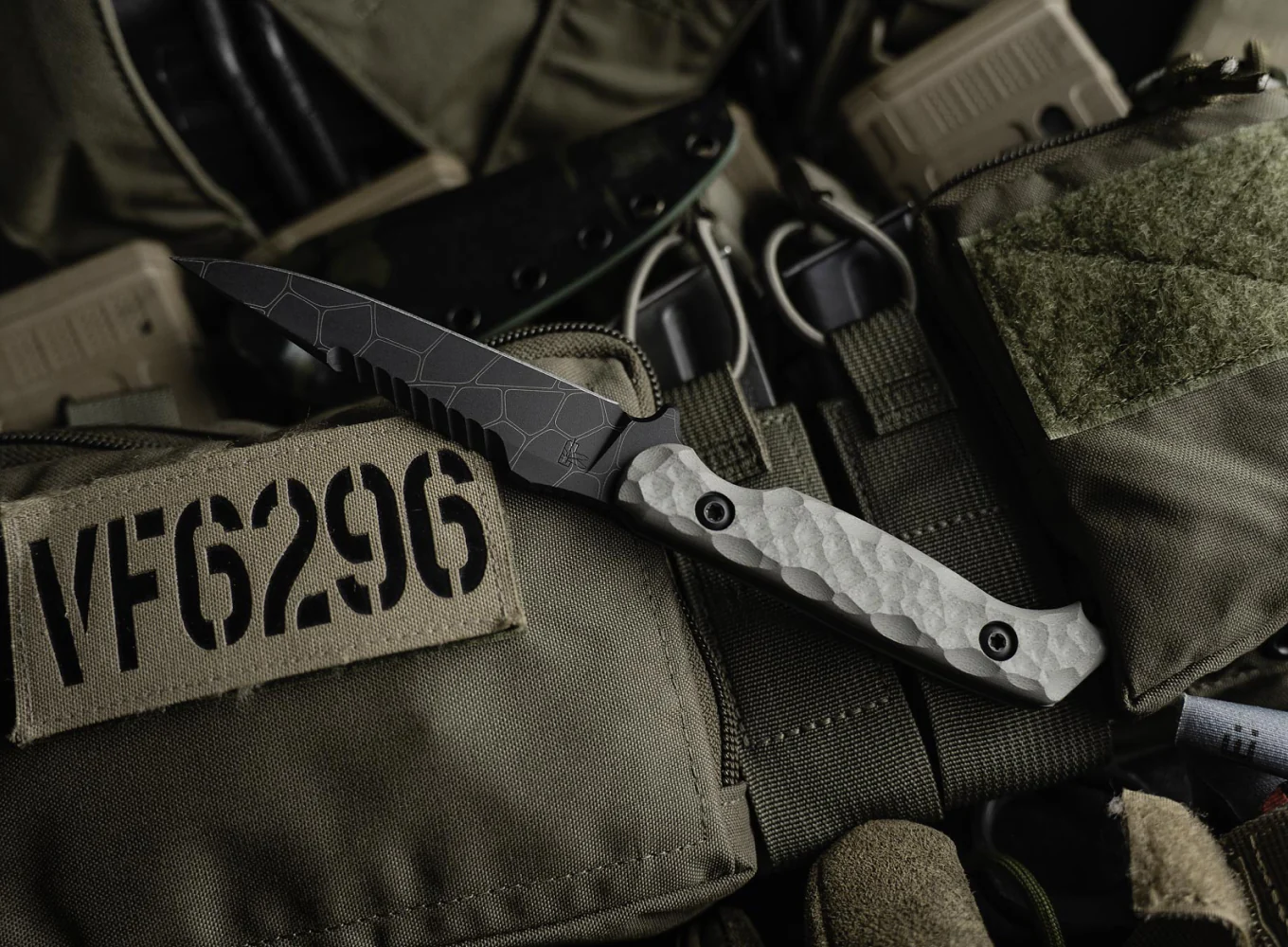 Ніж Toor Knives на природі огляд зручності використання